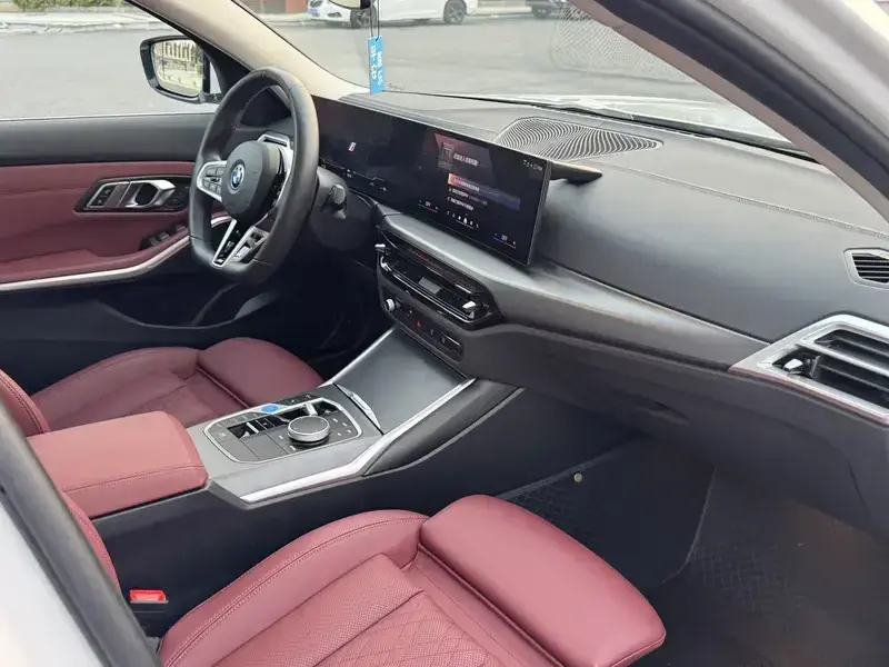 2025 BMW i3 с пробегом 18 000 км