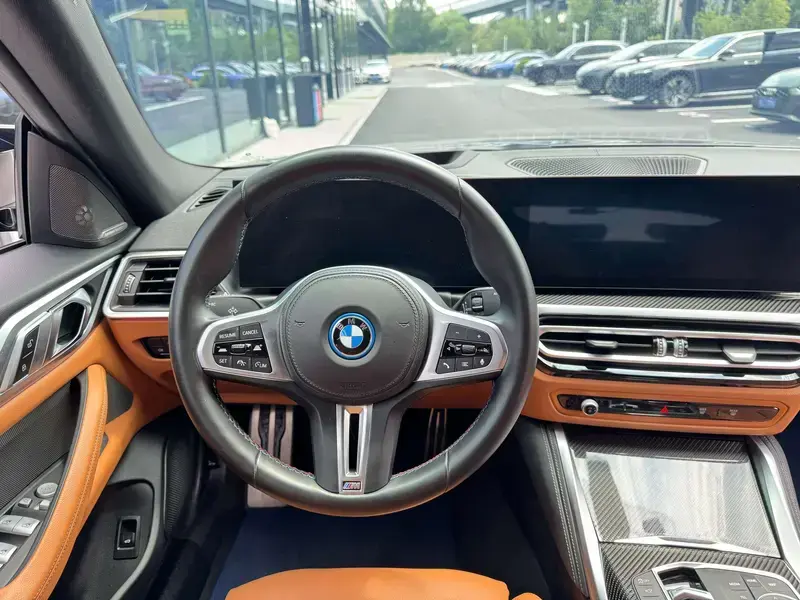 2022 BMW i4 с пробегом 23 500 км