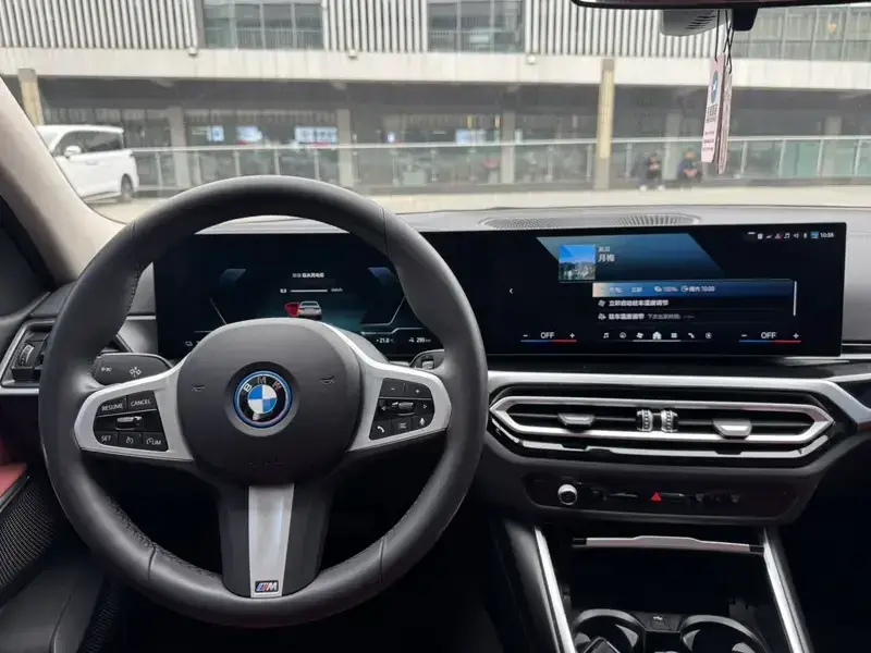 2025 BMW i3 с пробегом 65 000 км