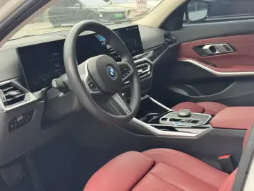 2025 BMW i3 с пробегом 65 000 км