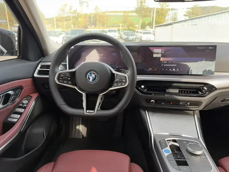 2025 BMW i3 с пробегом 3 600 км
