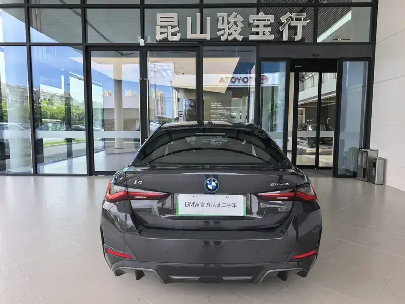 2023 BMW i4 с пробегом 26 000 км