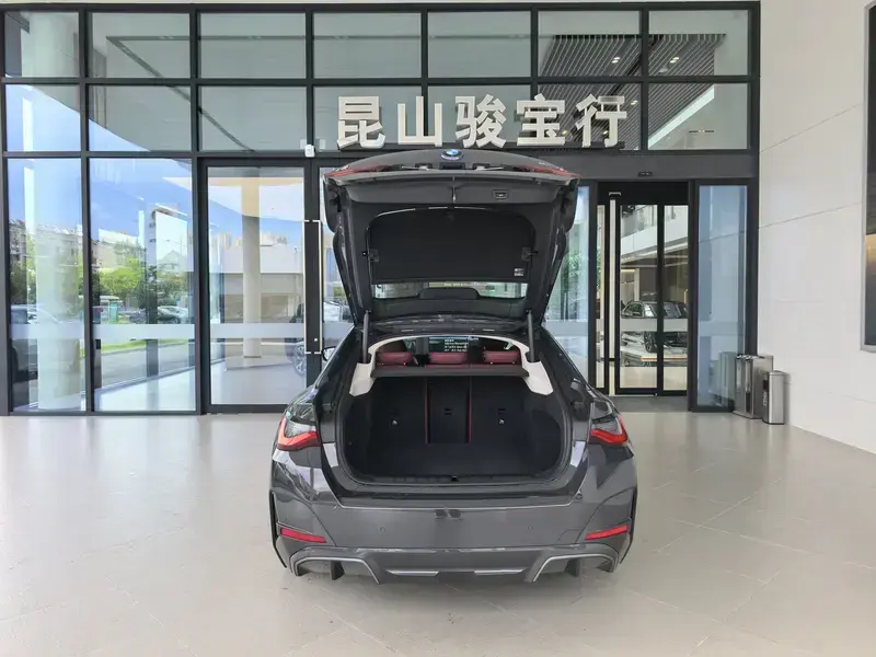 2023 BMW i4 с пробегом 26 000 км