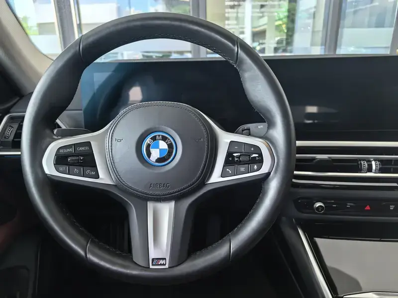 2023 BMW i4 с пробегом 26 000 км