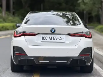 2023 BMW i4 с пробегом 9 000 км
