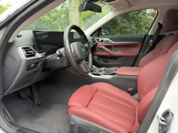 2023 BMW i4 с пробегом 9 000 км