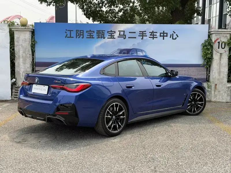 2022 BMW i4 с пробегом 34 000 км