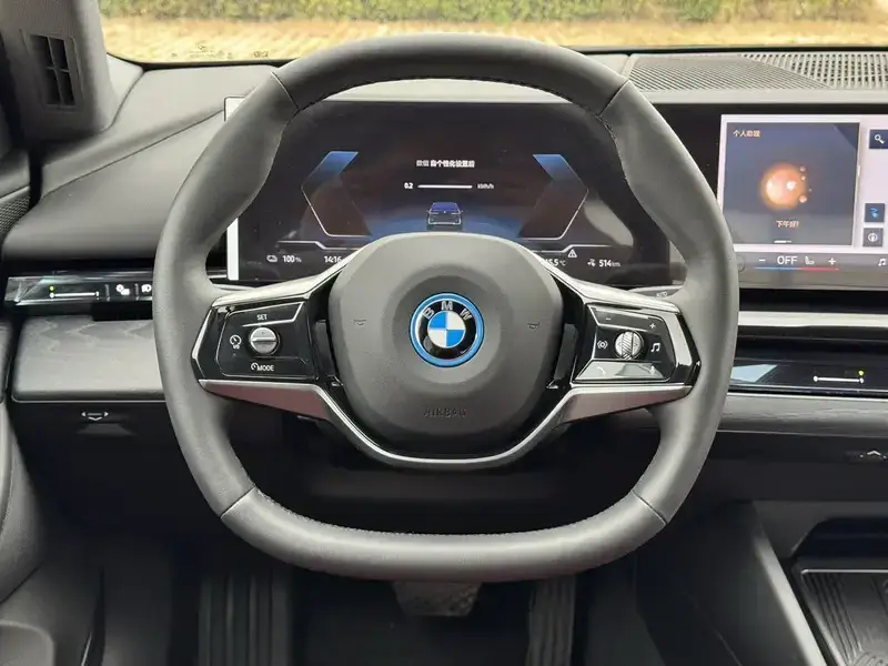 2024 BMW i5 с пробегом 23 000 км