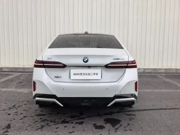 2024 BMW i5 с пробегом 23 000 км