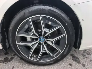 2024 BMW i5 с пробегом 23 000 км