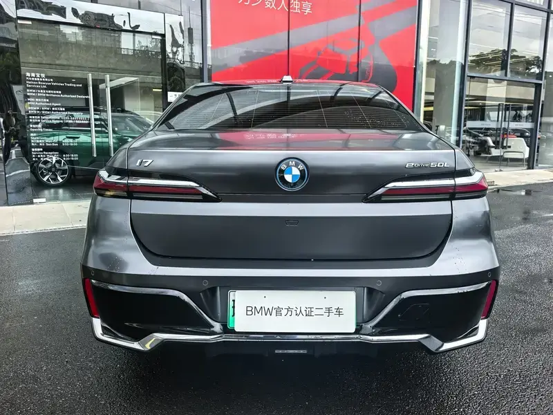 2023 BMW i7 с пробегом 25 000 км