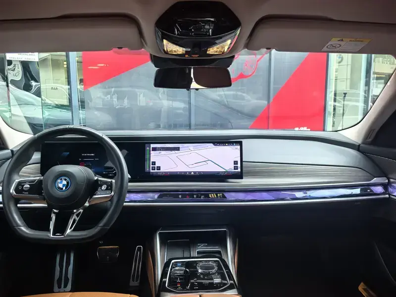 2023 BMW i7 с пробегом 25 000 км
