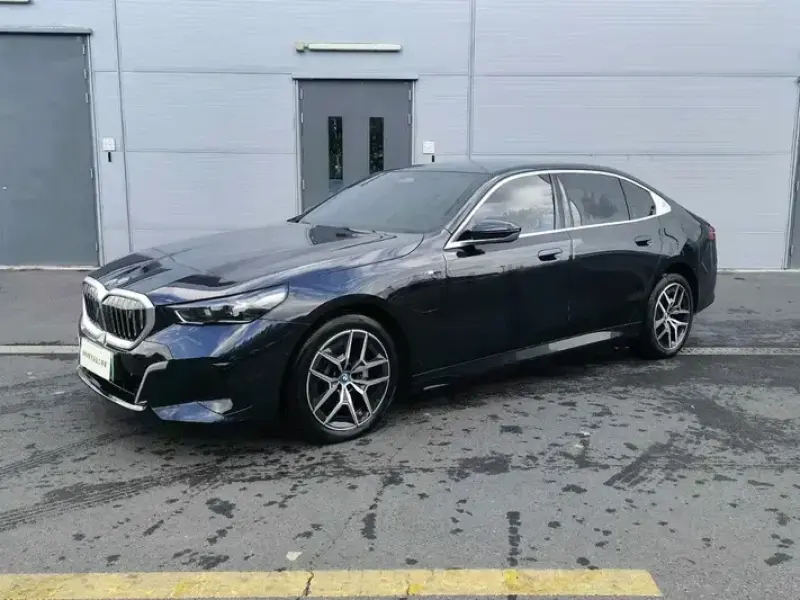 2025 BMW i5 с пробегом 13 000 км