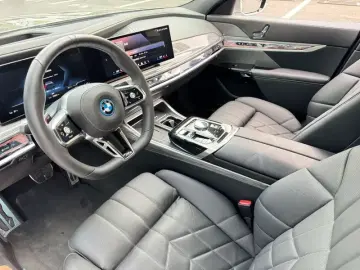 2023 BMW i7 с пробегом 2 600 км