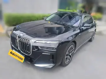 BMW i7