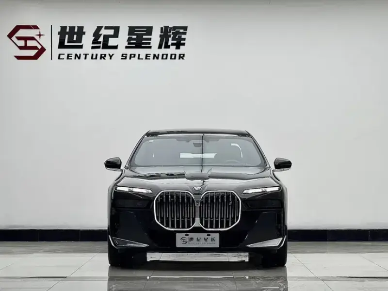 2023 BMW i7 с пробегом 3 800 км