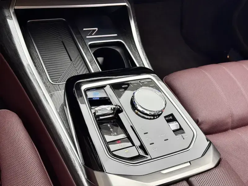 2023 BMW i7 с пробегом 3 800 км