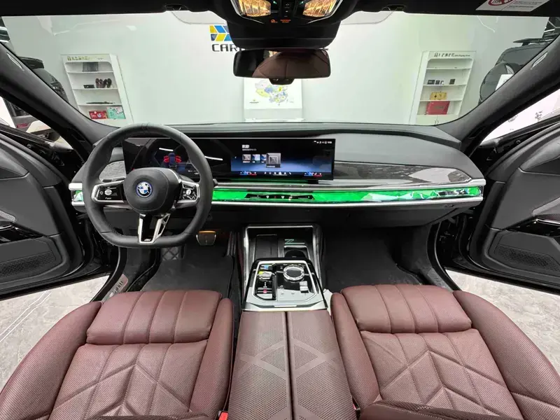 2023 BMW i7 с пробегом 20 300 км