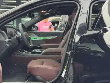 2023 BMW i7 с пробегом 20 300 км