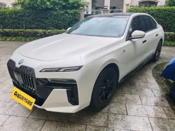 BMW i7