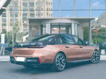 2023 BMW i7 с пробегом 24 500 км