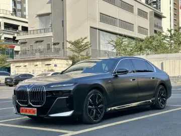 BMW i7