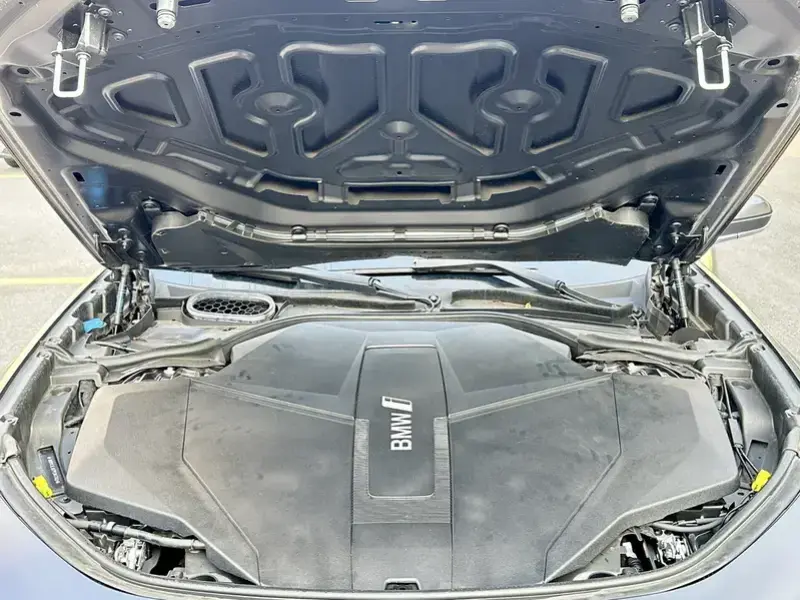 2023 BMW i7 с пробегом 7 800 км