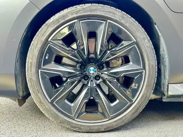 2023 BMW i7 с пробегом 7 800 км