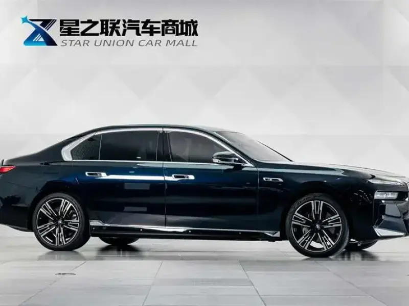 2023 BMW i7 с пробегом 24 400 км