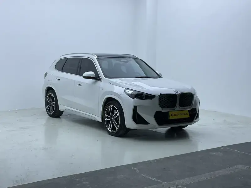 2023 BMW iX1 с пробегом 39 300 км