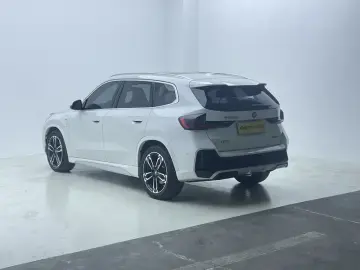 2023 BMW iX1 с пробегом 39 300 км
