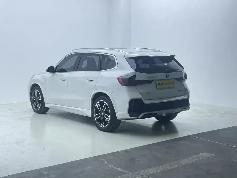 2023 BMW iX1 с пробегом 39 300 км