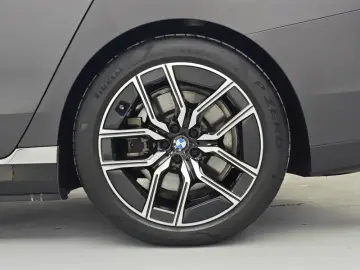 2023 BMW i7 с пробегом 35 700 км