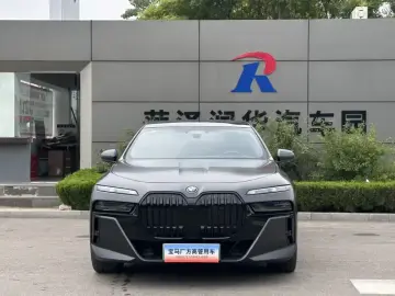 2023 BMW i7 с пробегом 7 000 км