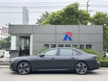 2023 BMW i7 с пробегом 7 000 км