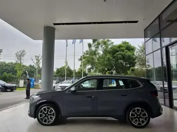 2023 BMW iX1 с пробегом 40 000 км