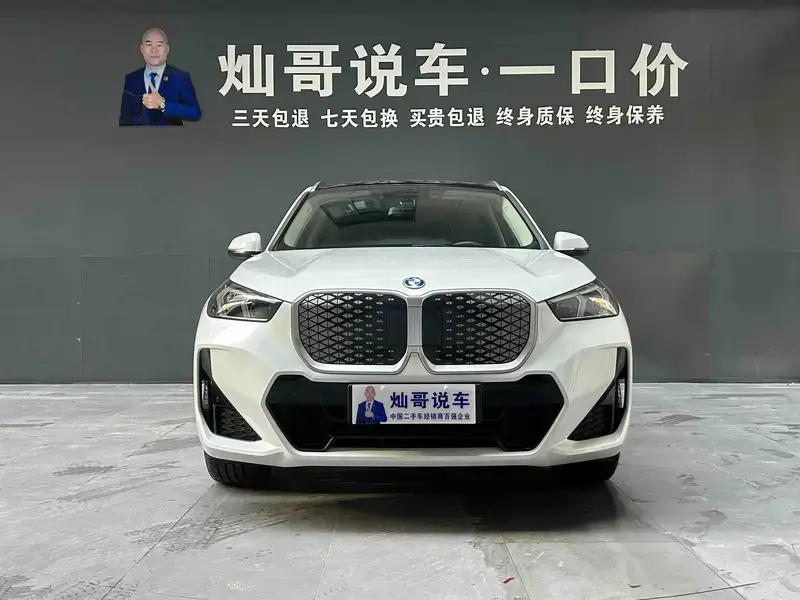 2025 BMW iX1 с пробегом 10 700 км