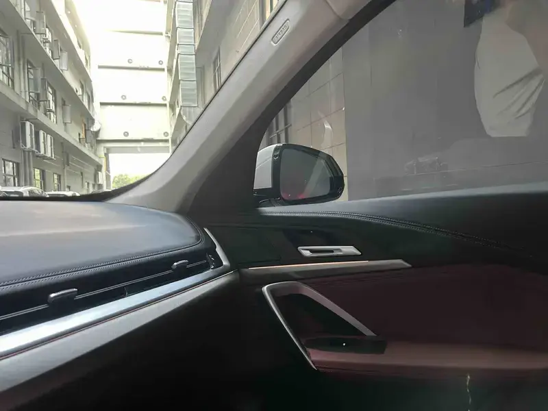 2025 BMW iX1 с пробегом 10 700 км