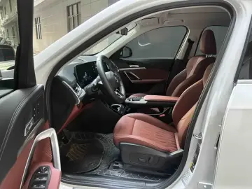 2025 BMW iX1 с пробегом 10 700 км