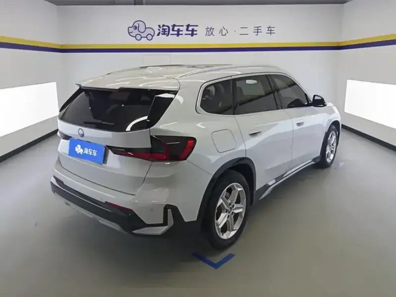 2025 BMW iX1 с пробегом 42 000 км