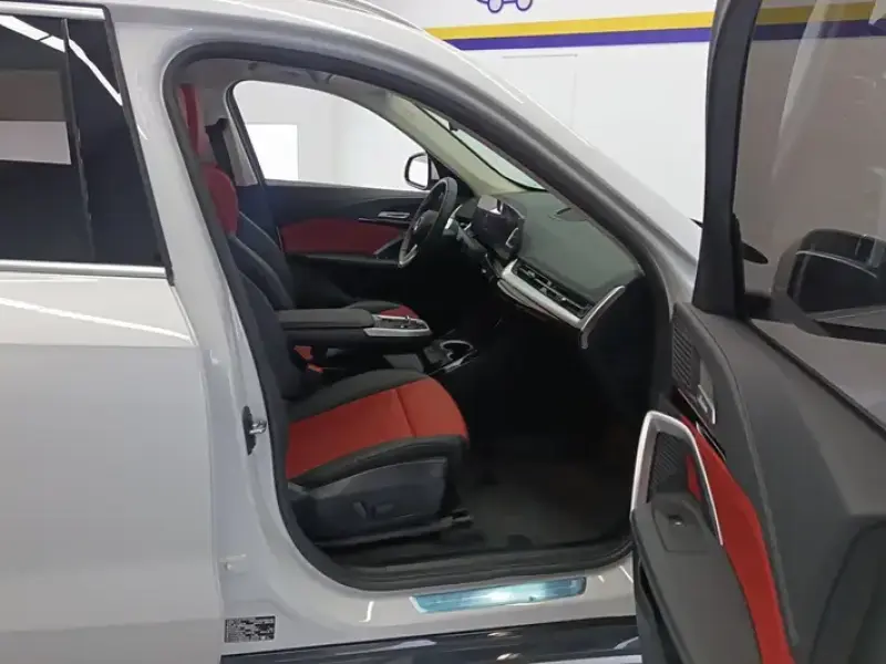 2025 BMW iX1 с пробегом 42 000 км