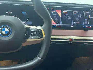 2022 BMW iX с пробегом 28 700 км