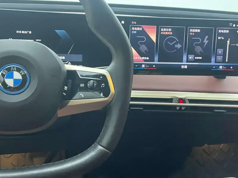 2022 BMW iX с пробегом 28 700 км
