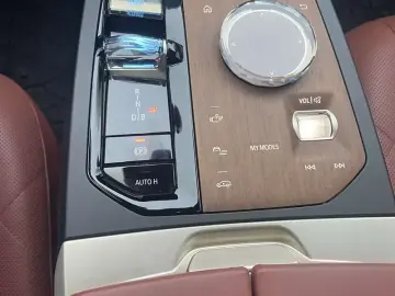 2022 BMW iX с пробегом 28 700 км