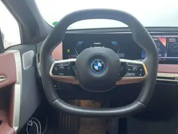 2022 BMW iX с пробегом 28 700 км