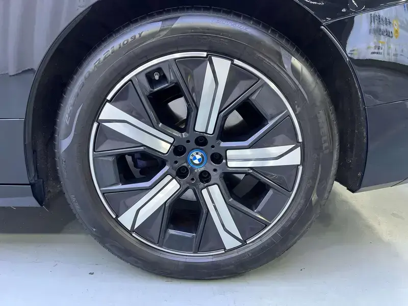 2022 BMW iX с пробегом 50 000 км