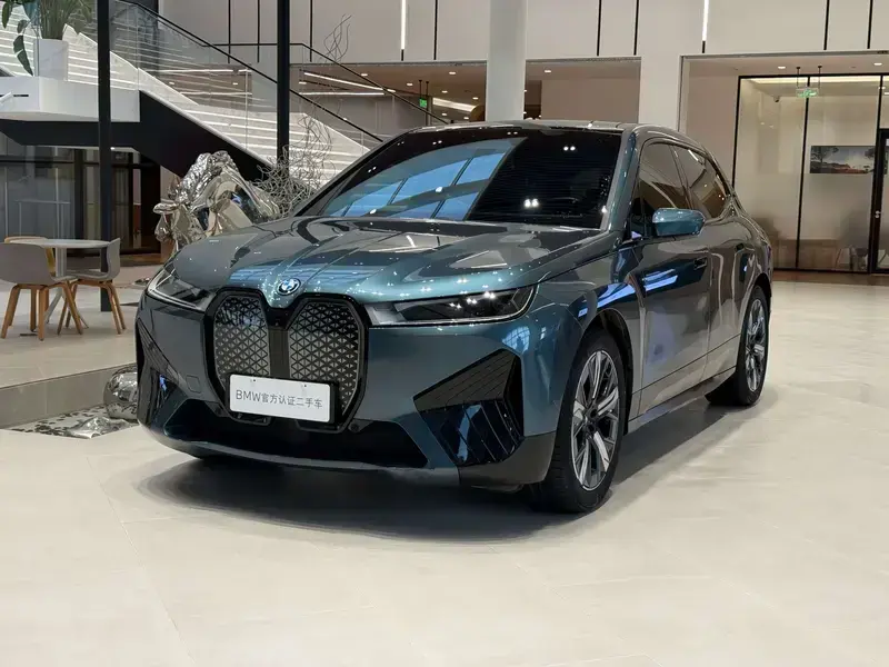 2023 BMW iX с пробегом 32 500 км