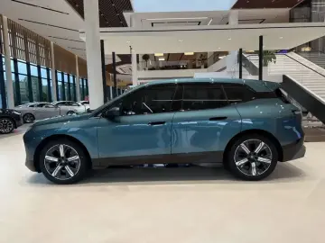 2023 BMW iX с пробегом 32 500 км