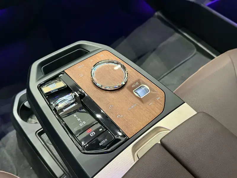 2023 BMW iX с пробегом 32 500 км
