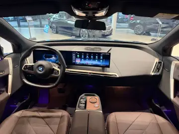 2023 BMW iX с пробегом 32 500 км